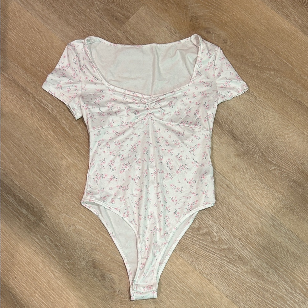 Floral Print Women's Bodysuit - White and Pink